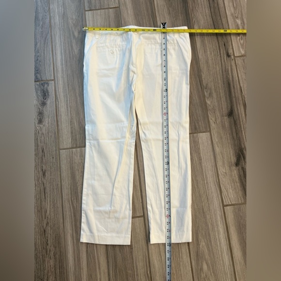 Like New Old Navy size 10 Mid-rise white Capri pants no signs wear or stains - Picture 7 of 10